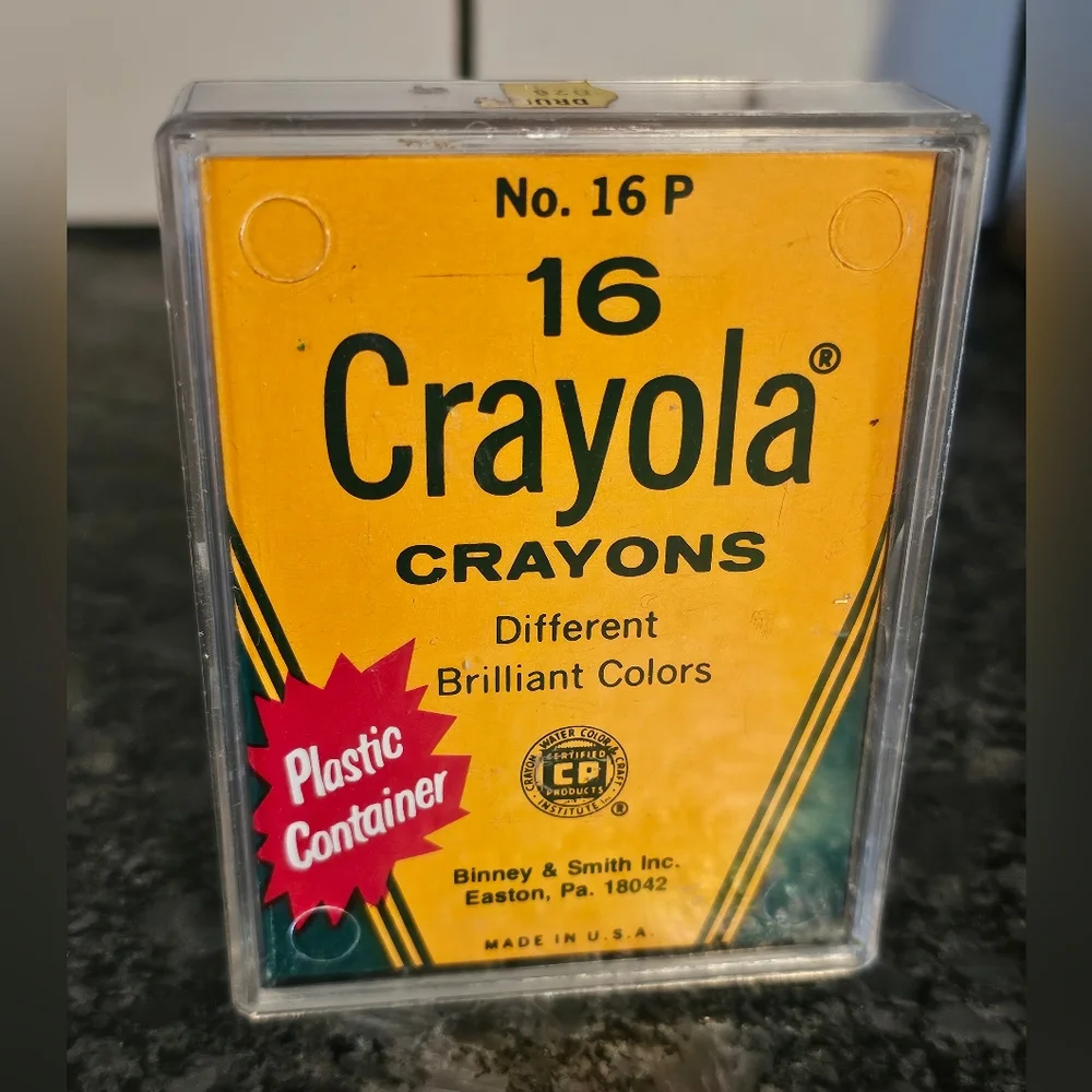 Crayola Crayons Vintage Plastic Container No. 16 P Binney & Smith USA‎ Americana